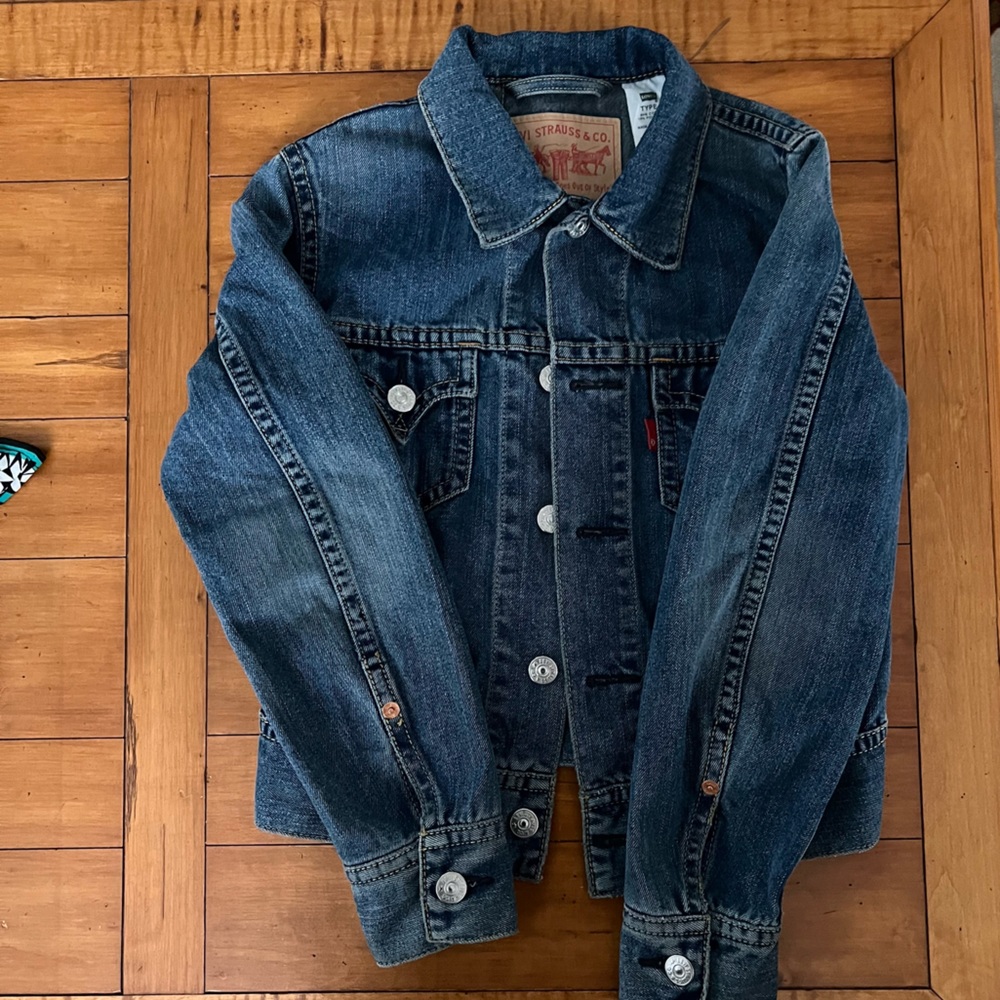 Womens Levi Jean jacket size medium